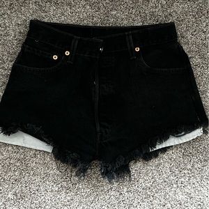 Black Levi’s 501 cut off shorts size 24